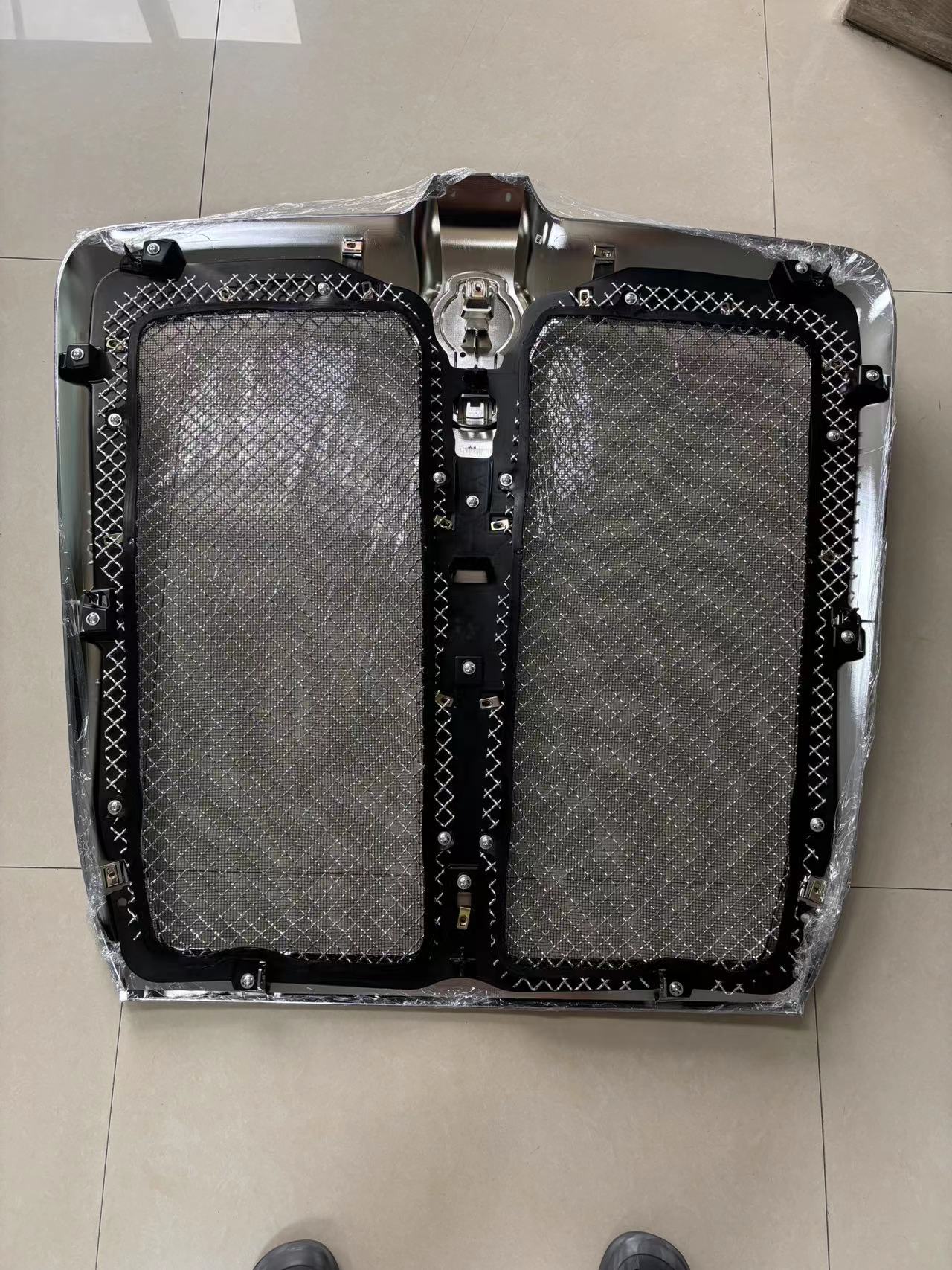 Chrome Front Grille with Bug Screen for Kenworth T680 Next Gen 2022+ – Replaces OEM L29-6155-100 / L45-6064-110